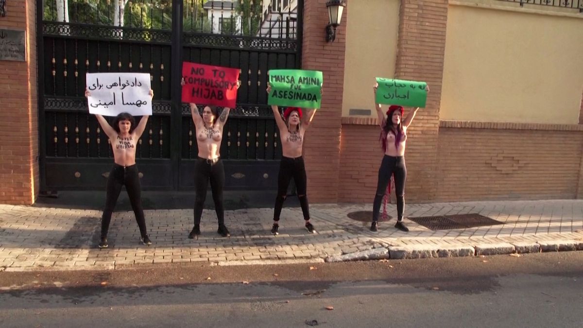 Hnutí Femen v Madridu podpořilo íránské ženy